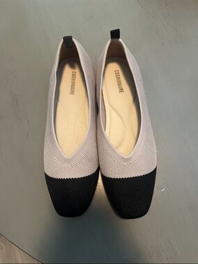 Cushionaire Two-Tone Black and Light Gray Knit Ballet Flats